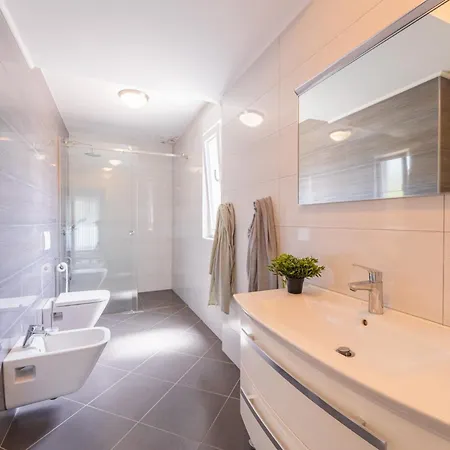 Villa Claudia In - Haus Fuer 8 Personen
