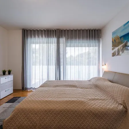 Claudia In - Haus Fuer 8 Personen Villa Pula