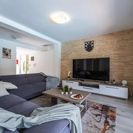 Villa Claudia In - Haus Fuer 8 Personen *