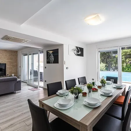 Claudia In - Haus Fuer 8 Personen Villa